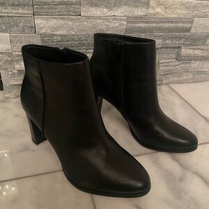 Clark’s Black Mid Rise Boots Women’s Size 8